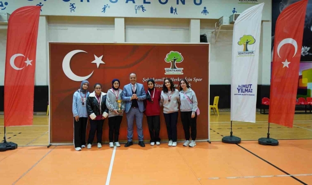Badminton Kurtuluş Kupası'nda şampiyonlar belli oldu