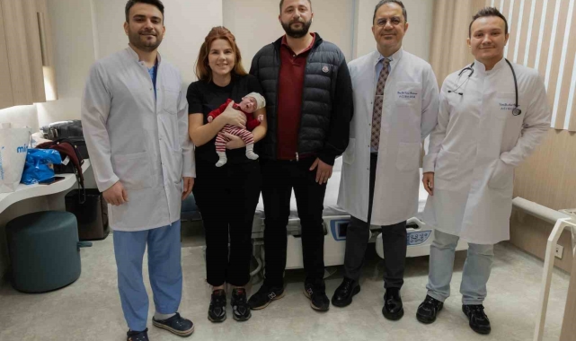 Bağırsakları delinen bin 280 gramlık Aziz bebek 55 günlük savaşı kazandı