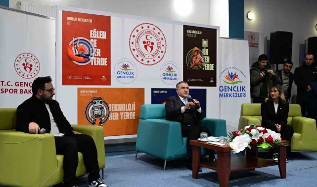 Bakan Bak, Malatya'da gençlerle bir araya geldi