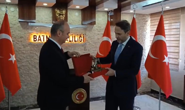 Bakan Bayraktar Batman Valiliğini ziyaret etti