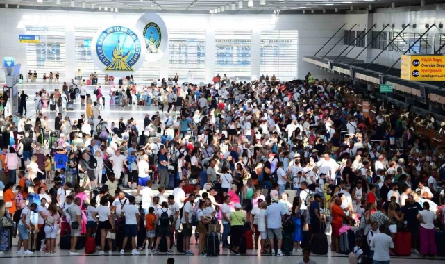 Bakan Uraloğlu: "11 aylık dönemde 214 milyon 661 bin 965 yolcu havalimanlarımızı kullandı"