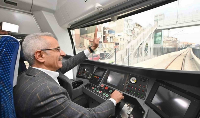 Bakan Uraloğlu, Marmaray'ın günlük yolcu rekoru kırdığını bildirdi