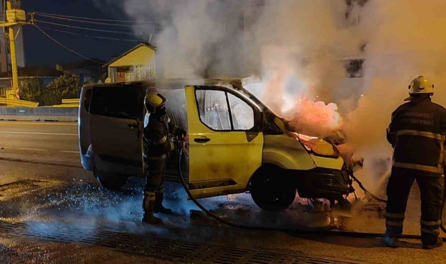 Balık yüklü araç alev topuna döndü