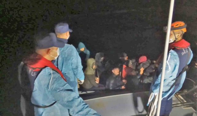 Balıkesir açıklarında 9 düzensiz göçmen yakalandı