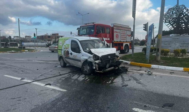 Balıkesir'de çift taraflı trafik kazası; 2 yaralı