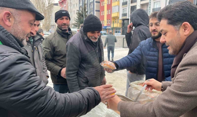 Başkan Adıgüzel, taraftarlara sıcak çorba ikram etti