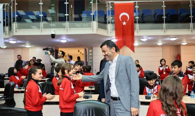 Başkan Çavuşoğlu madalya avcıları ile bir araya geldi