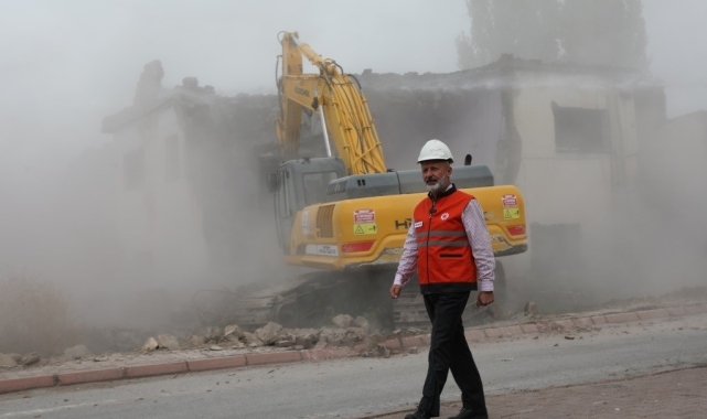 Başkan Çolakbayrakdar, "Dönüşümle 3 bin 979 aile mutlu ve huzurlu yuvalarında"
