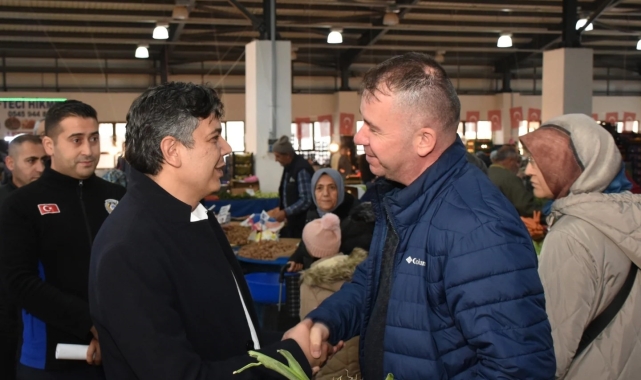 Başkan Durgut pazarda esnaflarla buluştu