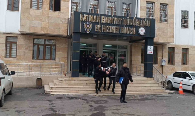 Batman'da 18 yaşındaki gencin cinayet şüphelileri adliyeye sevk edildi
