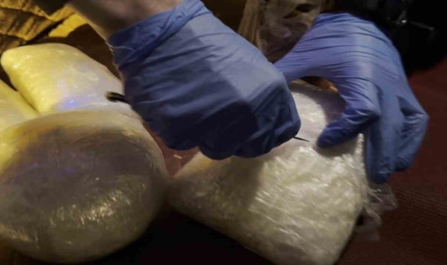 Batman'da 3 kilo metamfetamin ile yakalanan minibüsün sürücüsü tutuklandı