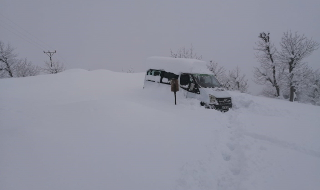 Batman'da kar yağışı köy yollarını ulaşıma kapattı