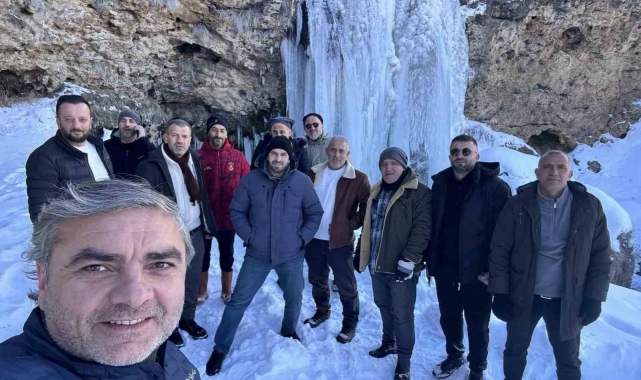Bayburt'ta Sırakayalar Şelalesi buz tuttu