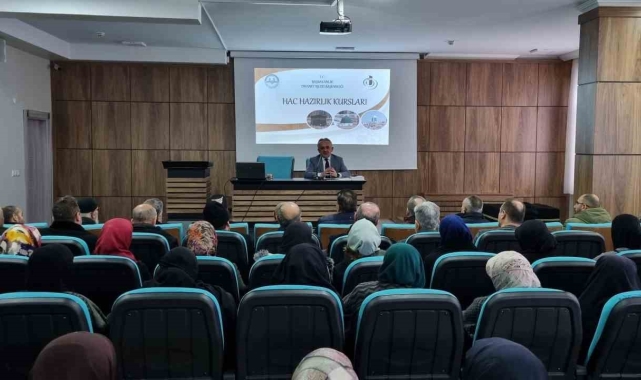 Bayburt'ta 'Umre Hazırlık Semineri' ile umreciler bilgilendirildi