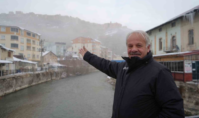 Bayburt'ta yoğun sis etkili oldu görüş mesafesi 10 metreye kadar düştü