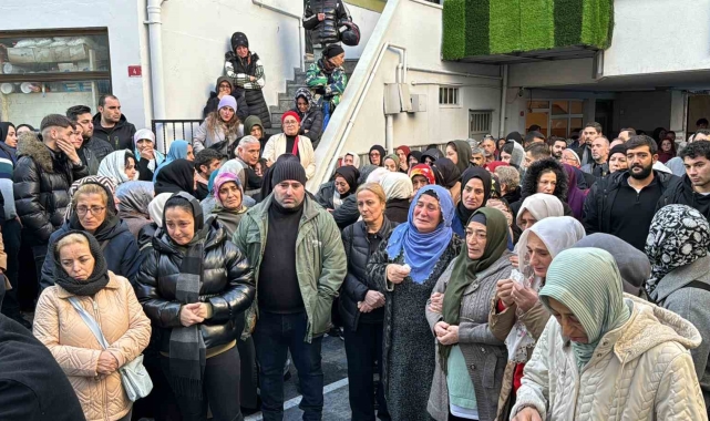 Beşiktaş'ta İETT otobüsünün ezdiği kadının cenaze töreninde feryatlar yükseldi