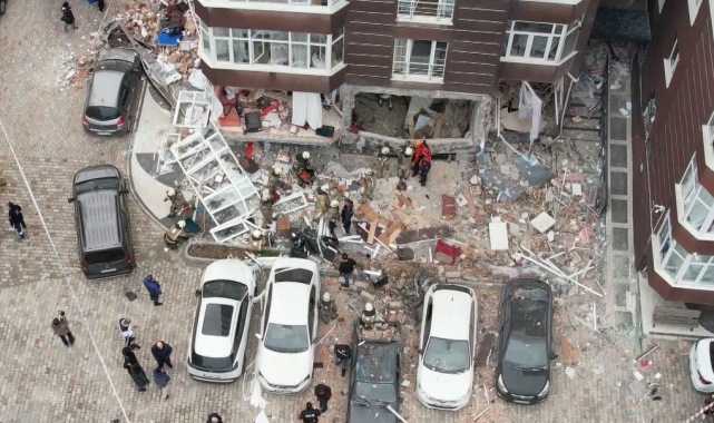 Beylikdüzü'nde 14 katlı binada patlama meydana geldi
