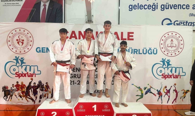 Bilecikli genç sporcular Çanakkale'de büyük başarı elde etti