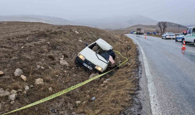 BİM'e ait kamyon ile çarpışan otomobildeki 1 kişi öldü, 1 kişi yaralandı
