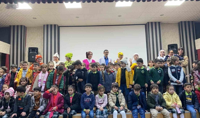 Bingöl&#039;de 750 öğrenci tiyatro ile buluştu