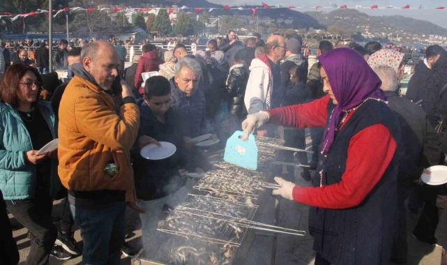 Binlerce vatandaş hamsi festivalinde buluştu: 10 ton hamsi tüketildi