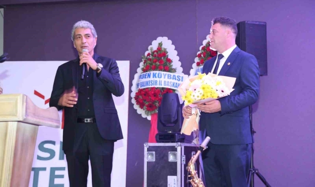 Bodrumlu turizmci Kaya'ya Karadağ Göçmenleri Derneği'nden plaket