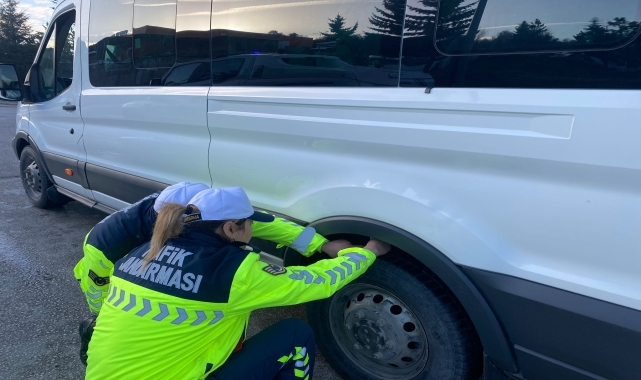 Bolu'da işçi servislerinde kış lastiği kontrolü yapıldı