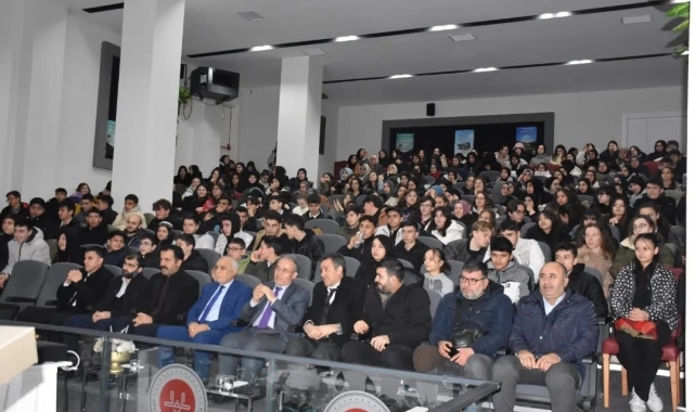 Bozüyük gençliği Akif'i andı