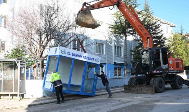 Bozüyük'te kapalı duraklar birer birer yerlerini alıyor