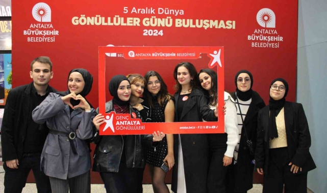 Büyükşehir Belediyesi, Gönüllüler Günü'nü gençlerle kutladı