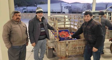 Büyükşehir hal esnafı ve üretici arasındaki sıkıntıları gideriyor