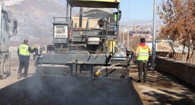 Büyükşehir ve Talas'tan Kepez'e sıcak asfalt