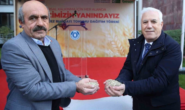 Büyükşehir'le toprak bereketleniyor, çiftçi kazanıyor