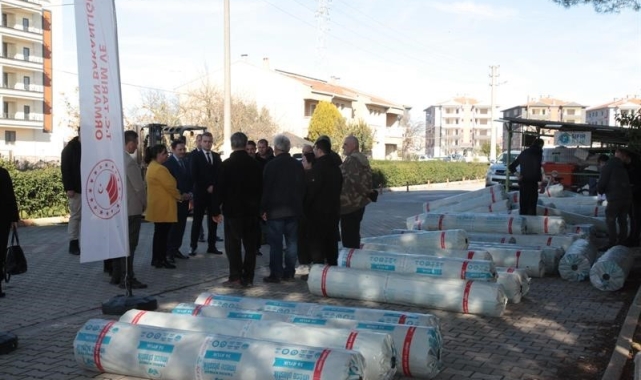 Çanakkale'de 18 üreticiye sera naylon teslim edildi