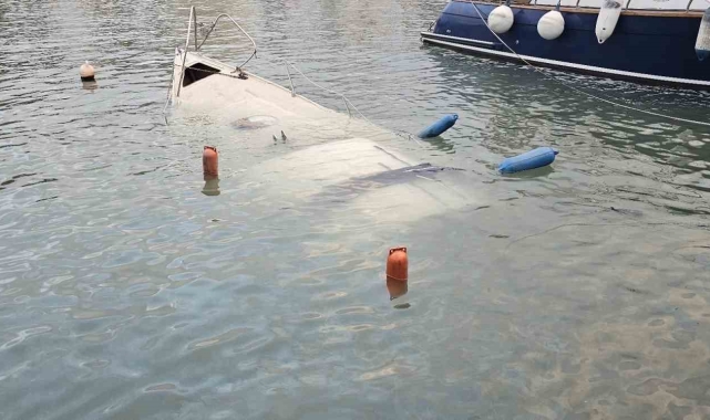 Çanakkale'de fırtınada bir tekne battı