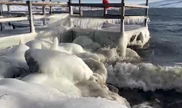 Çıldır Gölü'nün donmasını bekliyorlar