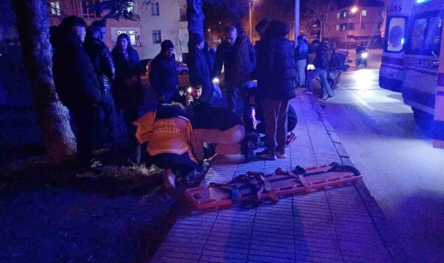 Çorum&#039;da motosiklet ile hafif ticari araç çarpıştı: 2 yaralı