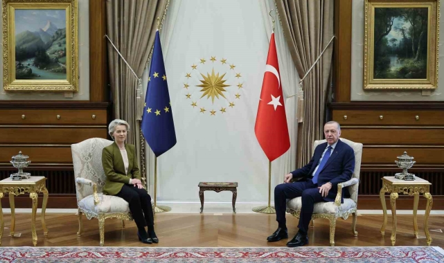 Cumhurbaşkanı Recep Tayyip Erdoğan, Cumhurbaşkanlığı Külliyesi'nde AB Komisyonu Başkanı Ursula Von Der Leyen'i kabul etti.