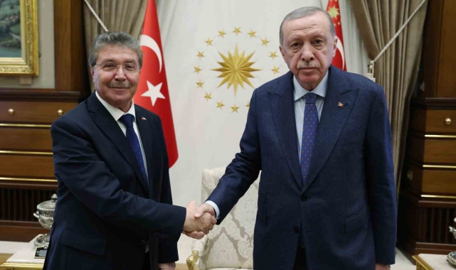 Cumhurbaşkanı Recep Tayyip Erdoğan, Kuzey Kıbrıs Türk Cumhuriyeti Başbakanı Ünal Üstel ile Cumhurbaşkanlığı Külliyesi'nde bir araya geldi.