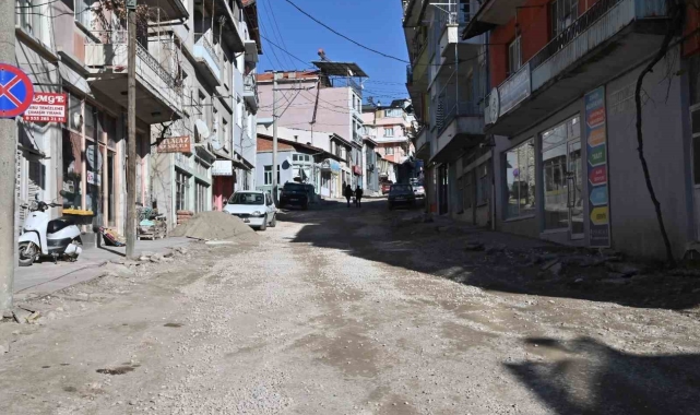 Demirci'de üstyapı çalışmaları tüm hızıyla devam ediyor