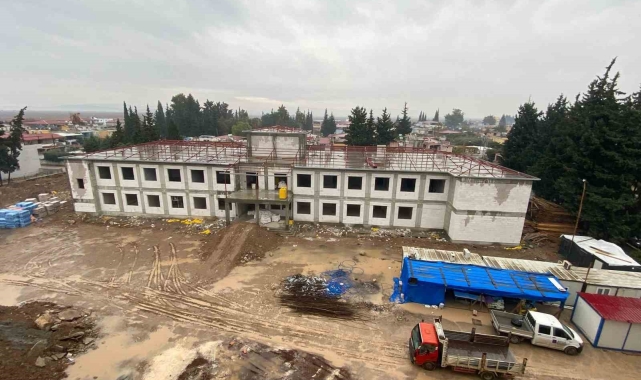 Deprem yaralarının sarıldığı Hatay'da okul binası yükseliyor