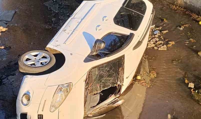 Dereye düşen otomobilde 1 kişi yaralandı