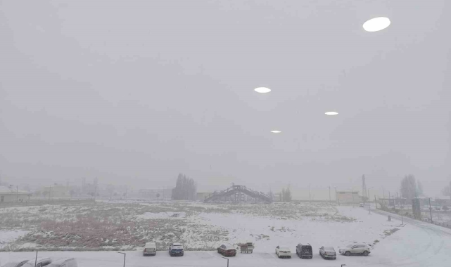 Diyadin'de kar yağışı etkili oldu