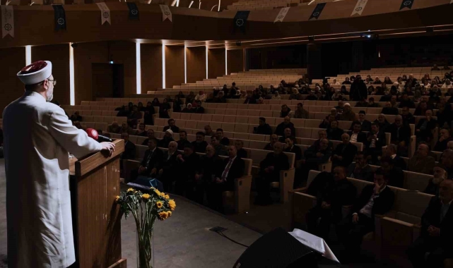 Diyanet İşleri Başkanı Erbaş: "Vakıfların yaşaması için gayret eden herkes Peygamber Efendimizin varisidir"