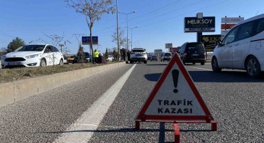 Diyarbakır'da 4 otomobilin karıştığı kazada 5 kişi yaralandı