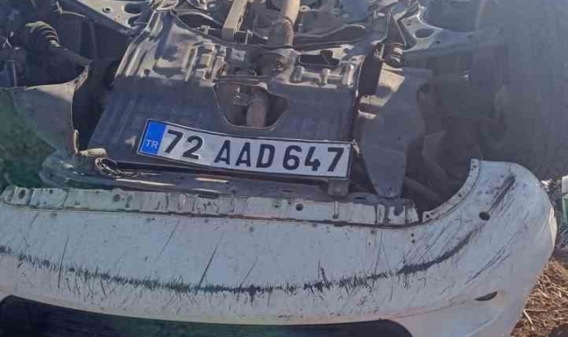 Diyarbakır'da hafif ticari araç takla attı: 4 yaralı