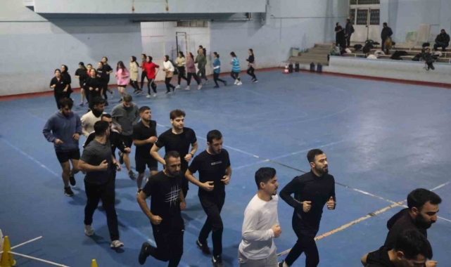 Diyarbakır'da polis olma hayali taşıyan aday adayları ter döküyor