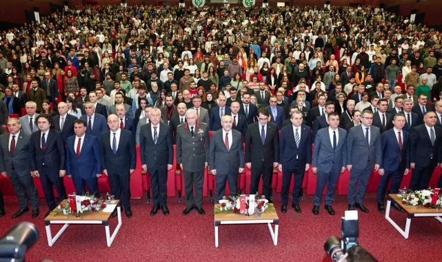 Doğu Akdeniz Bölgesel Kariyer Fuarı açılışı Vali Köşger'in katılımıyla yapıldı