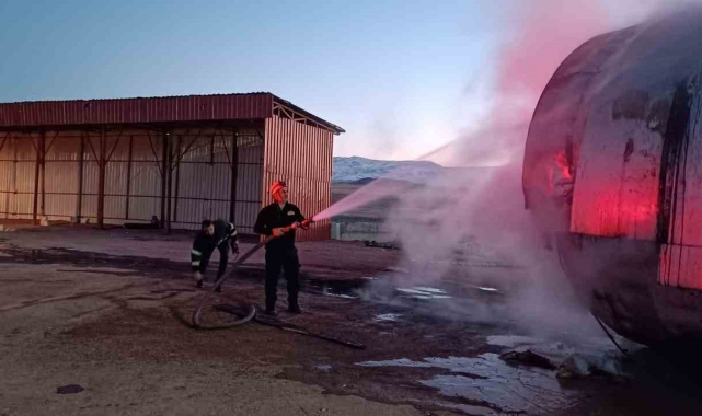 Doğubayazıt'ta petrol istasyonu deposunda yangın paniği