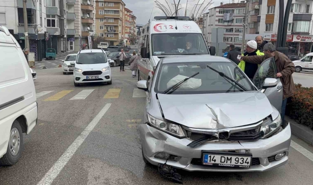 Dönel kavşakta ciple otomobil çarpıştı: 1 yaralı